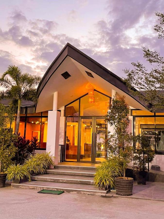 Rl Resort And Leisure Park Porac Bagian luar foto
